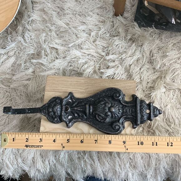 Distressed Style Cast Metal Decorative Wall Hook - Picture 12 of 17